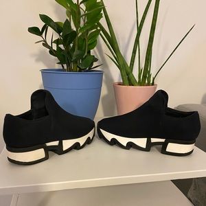 iRi NYC Unisex Black Outline Neoprene Sneaker size 9 women’s